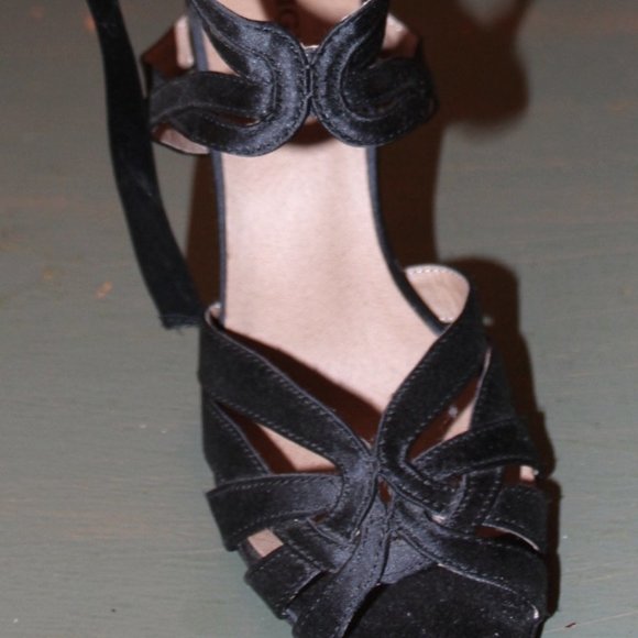 ZIGI SOHO Black Ribbon Ankle Tie Stilettos NWOT - Picture 3 of 4